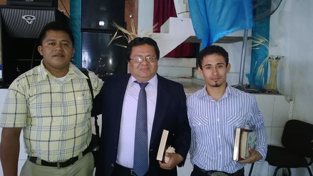 Pastor Juan Ramon Lopez,Colaboradores Hermanos, Adan Reyes, y Samuel Antonio Lopez Umaña.